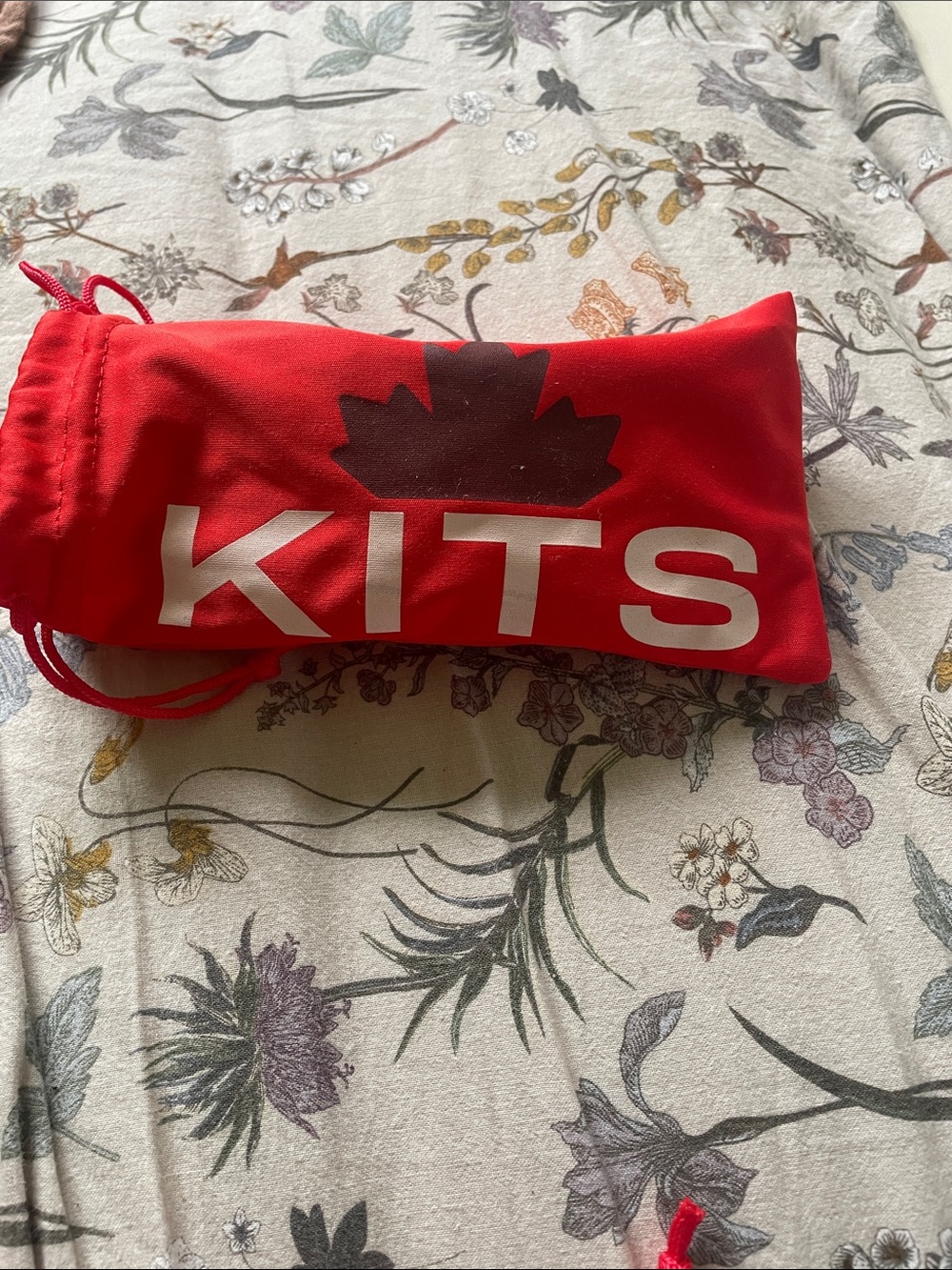 Kits Red Canada Visor Cycling
Sunglasses - Unisex - Picture 2 of 10